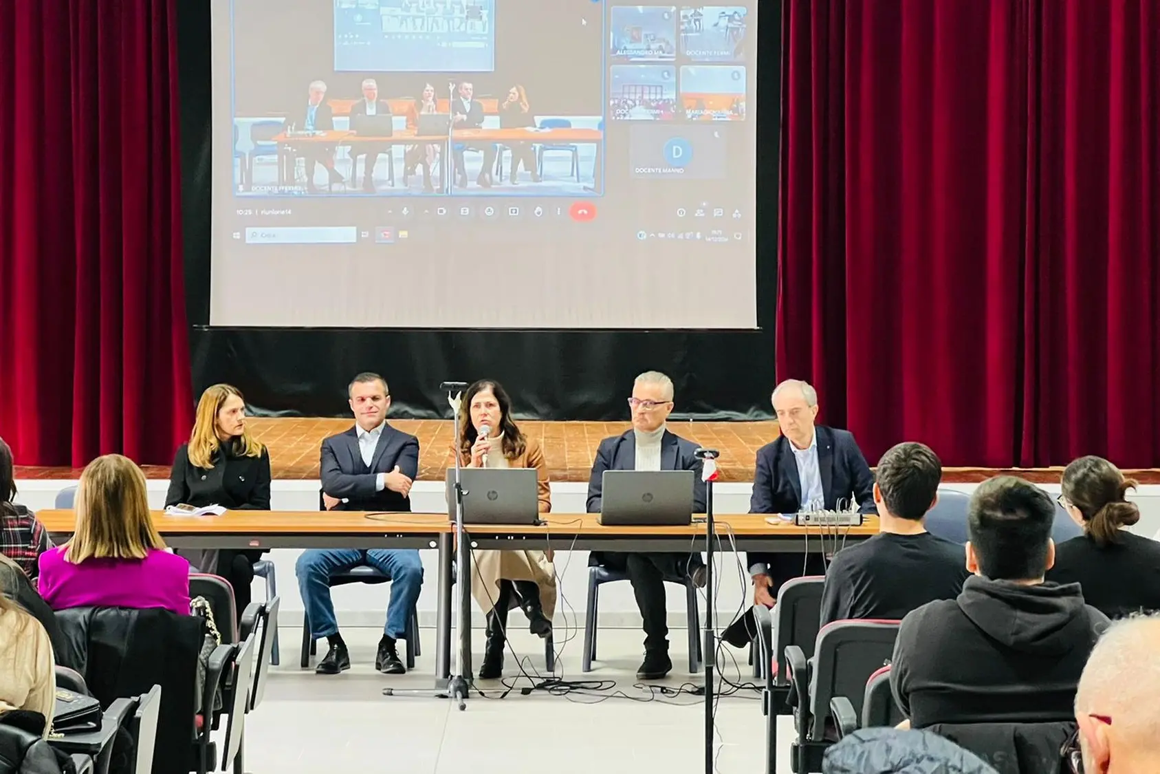 L'incontro con gli studenti (foto Fiori)