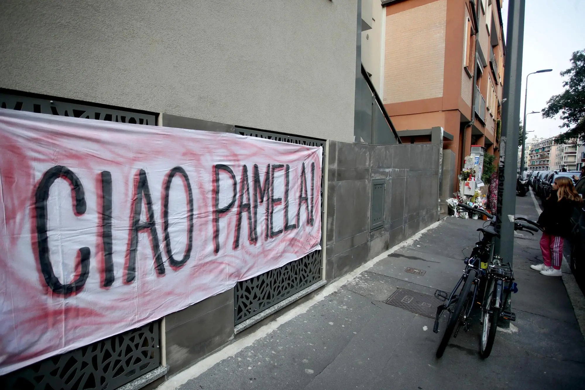 Fiaccolata per Pamela Genini nel quartiere Gorla dove la 29enne viveva ed è stata uccisa con almeno 30 coltellate dal compagno Gianluca Soncin. Milano, 19 ottobre 2025. ANSA/MOURAD BALTI TOUATI