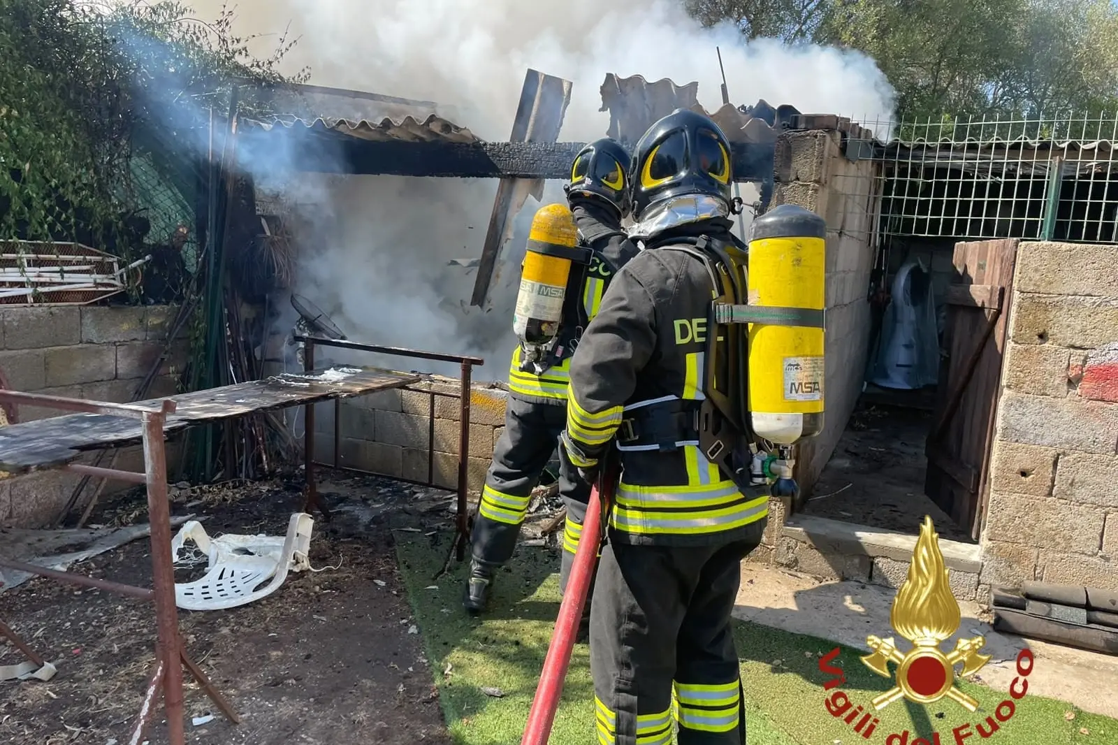 L'incendio a Olbia (foto Vigili del fuoco)