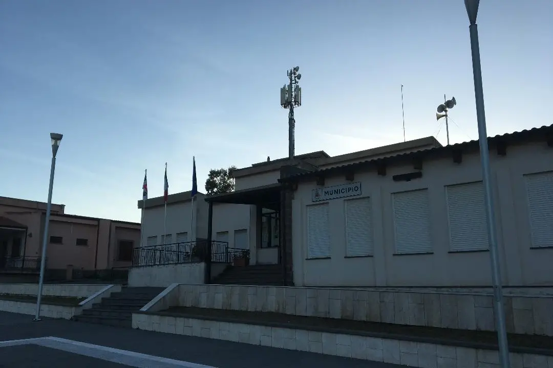 Il municipio di Ardauli (foto Tasca)