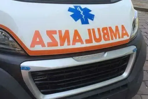Un'ambulanza (foto L'Unione Sarda)