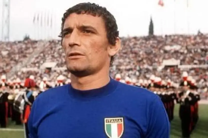 Con la maglia della Nazionale ha vinto un Europeo (le foto sono Ansa e L'Unione Sarda)