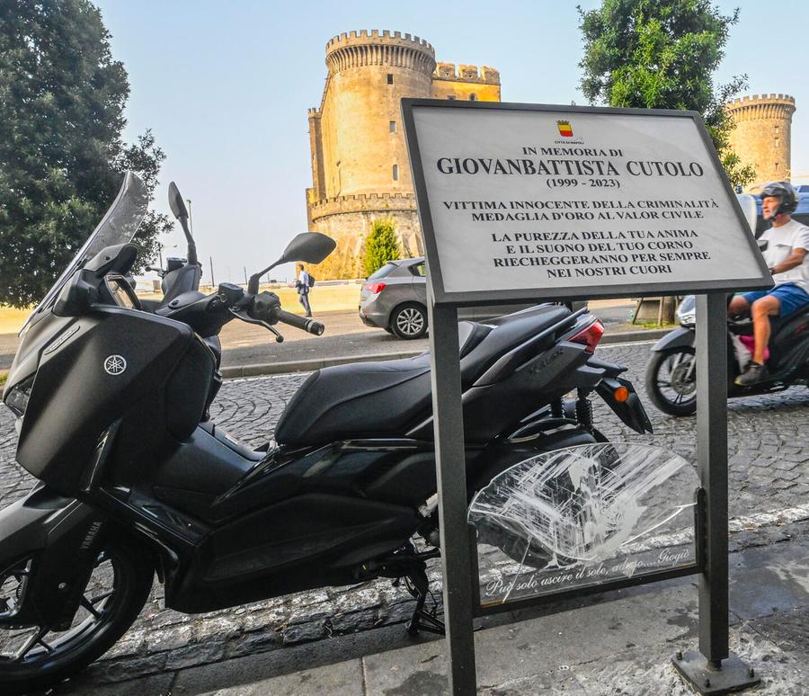 Quattordicenne accoltellato per uno sguardo a una ragazza