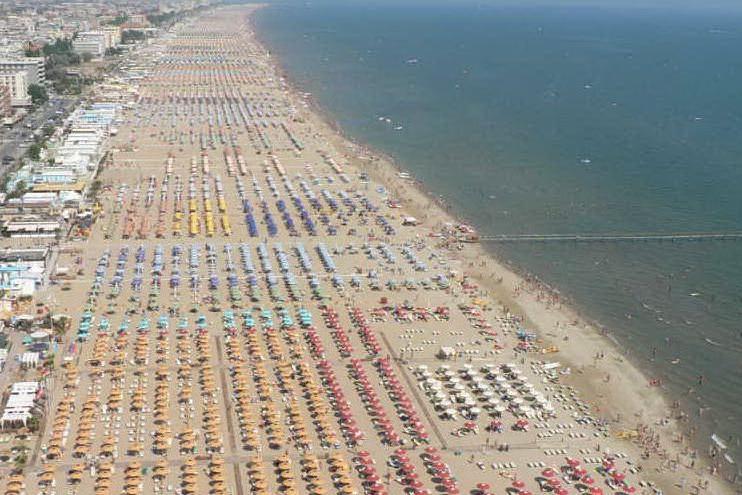 La spiaggia di Rimini (foto da Google)