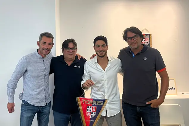 Il presidente Udassi e Mastinu tra i dirigenti Pinna e Maddau (foto Torres)