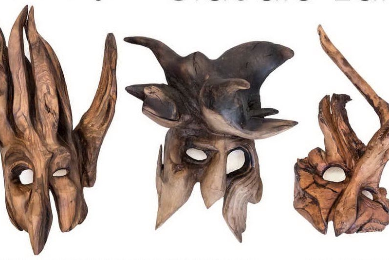 Alcune maschere dello scultore (foto L'Unione Sarda - Serreli)
