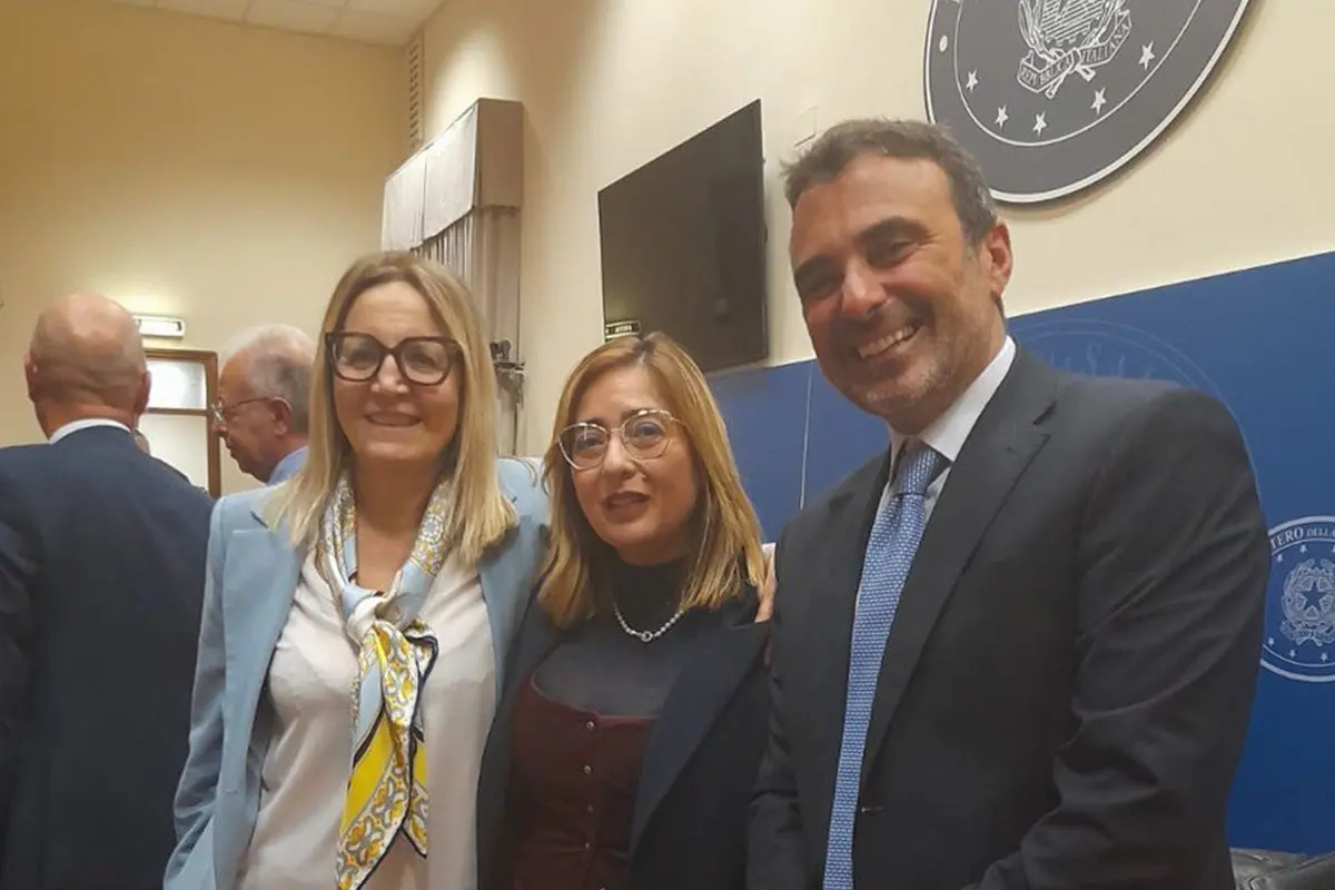 Da sinistra: la presidente di Federsanit&agrave; Tiziana Frittelli, il direttore generale dell'Aou di Cagliari Chiara Seazzu, il coordinatore del Forum dei direttori generali, Roberto d'Alba