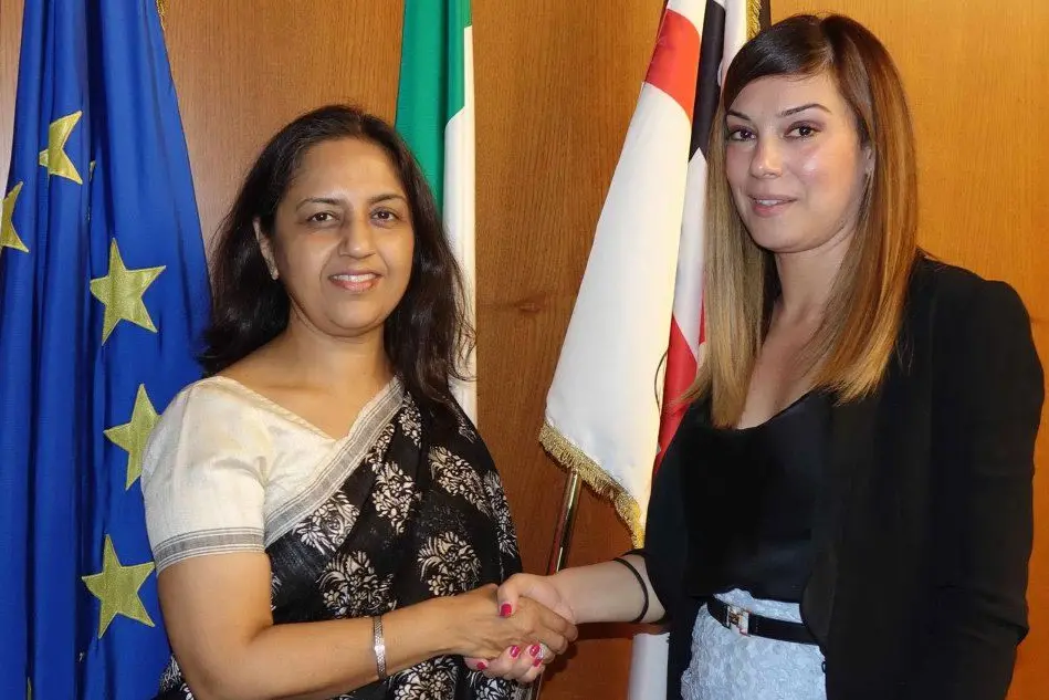 L'ambasciatrice indiana e Anita Pili (foto Us)