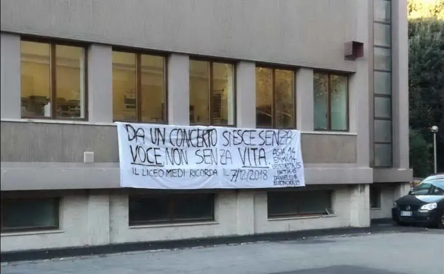Un messaggio per le vittime (Ansa)