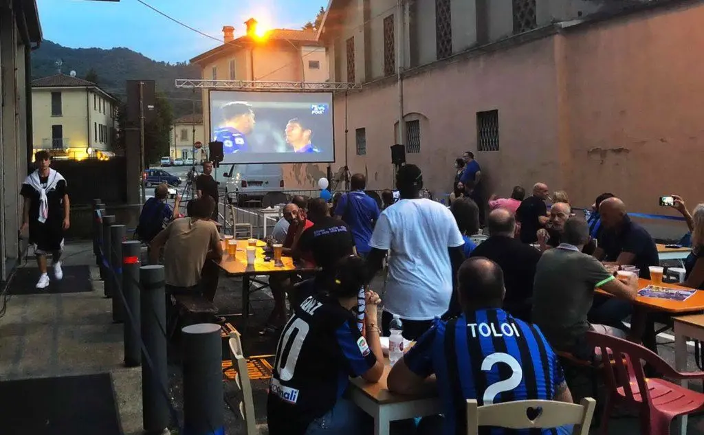 La partita in piazza a Bergamo