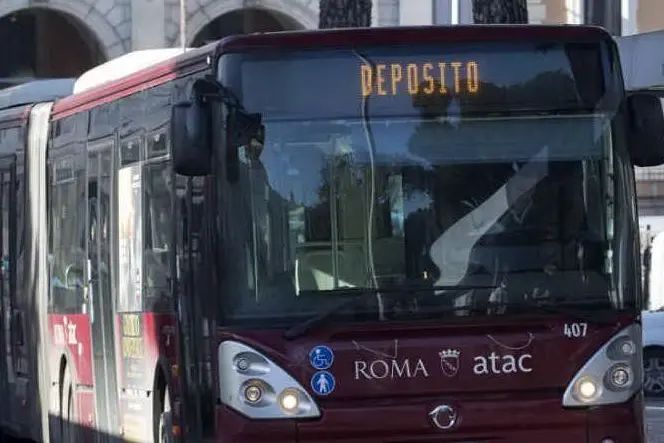 Un autobus Atac (Ansa)