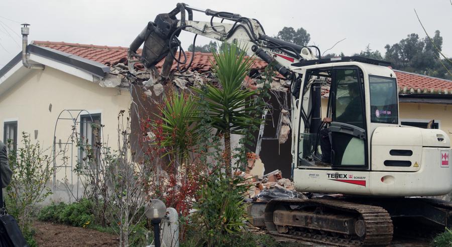 Abusi edilizi, tornano le ruspe?