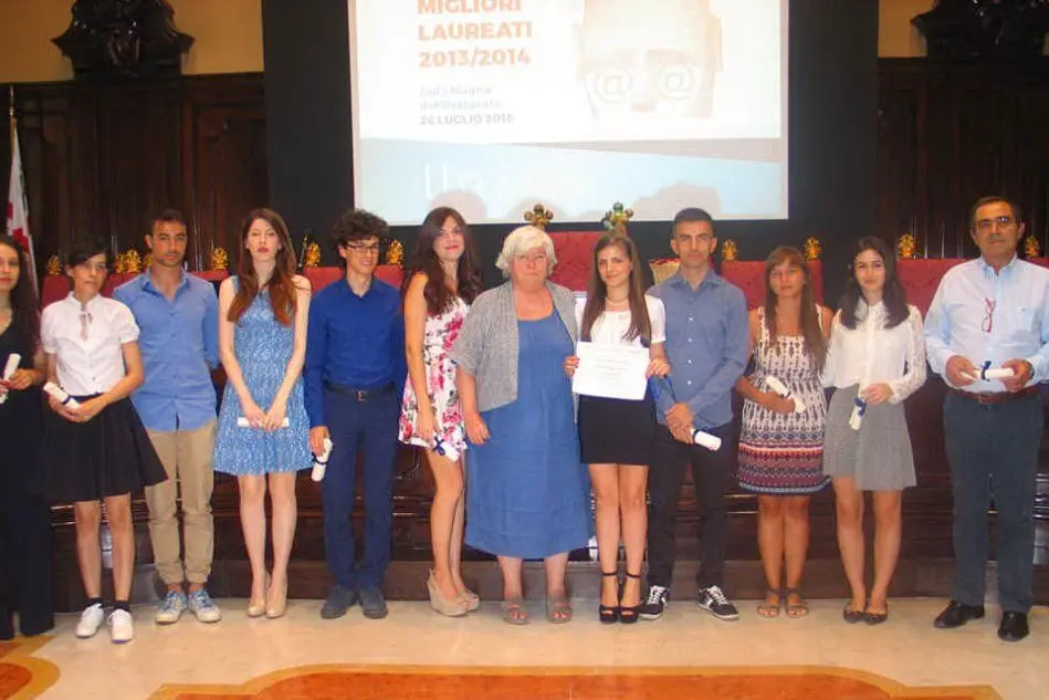 La premiazione degli studenti con il Rettore Maria Del Zompo
