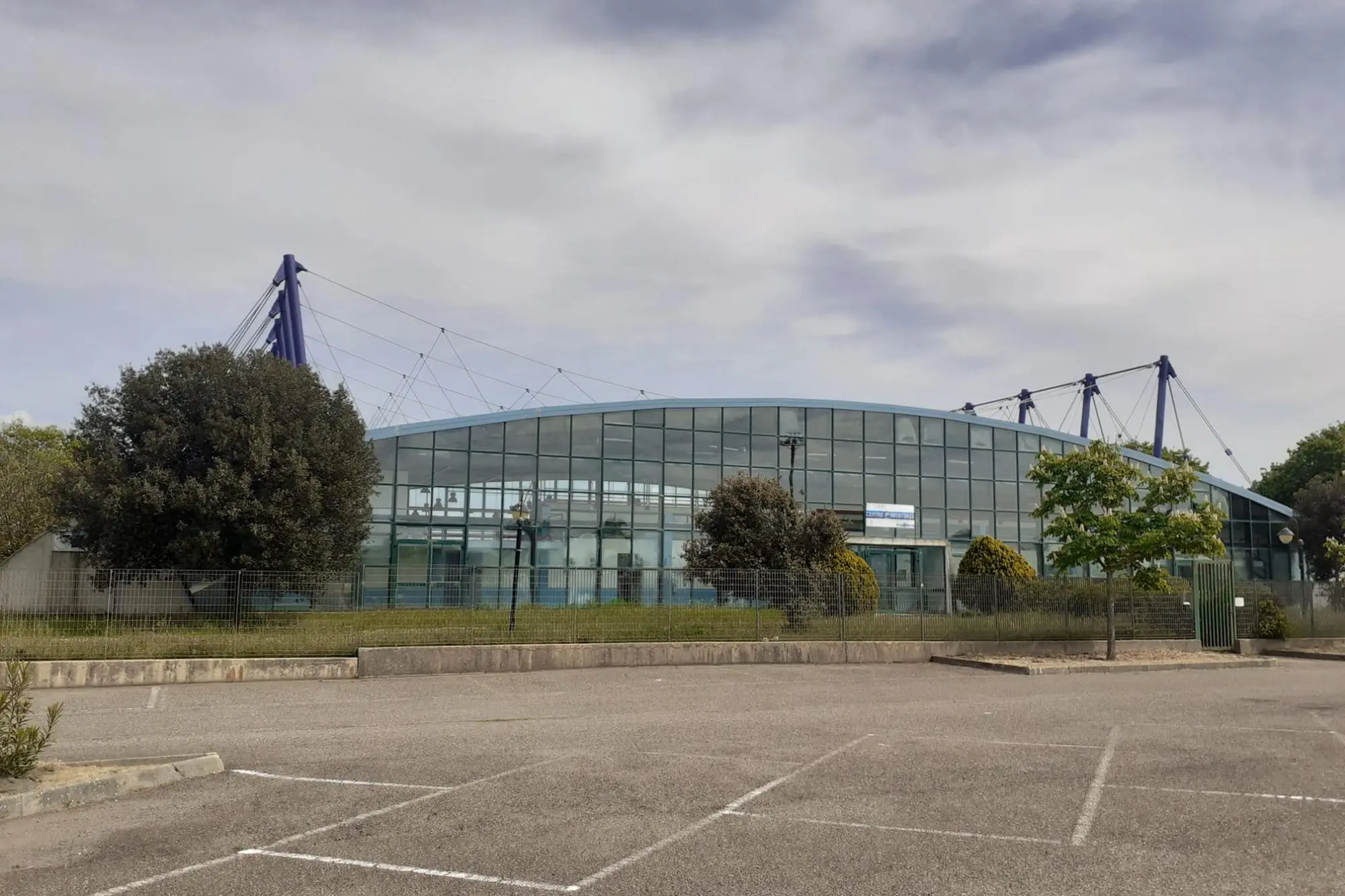 Isili, resta ancora chiusa la piscina comunitaria (foto Gioia)