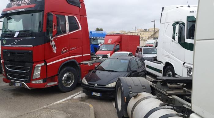 Caro carburante, autotrasportatori sardi in ginocchio: «Settore al collasso, aziende a rischio»