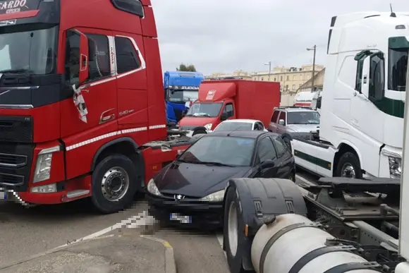 Caro Carburante: autotrasportatori sardi (foto Archivio L'Unione Sarda)
