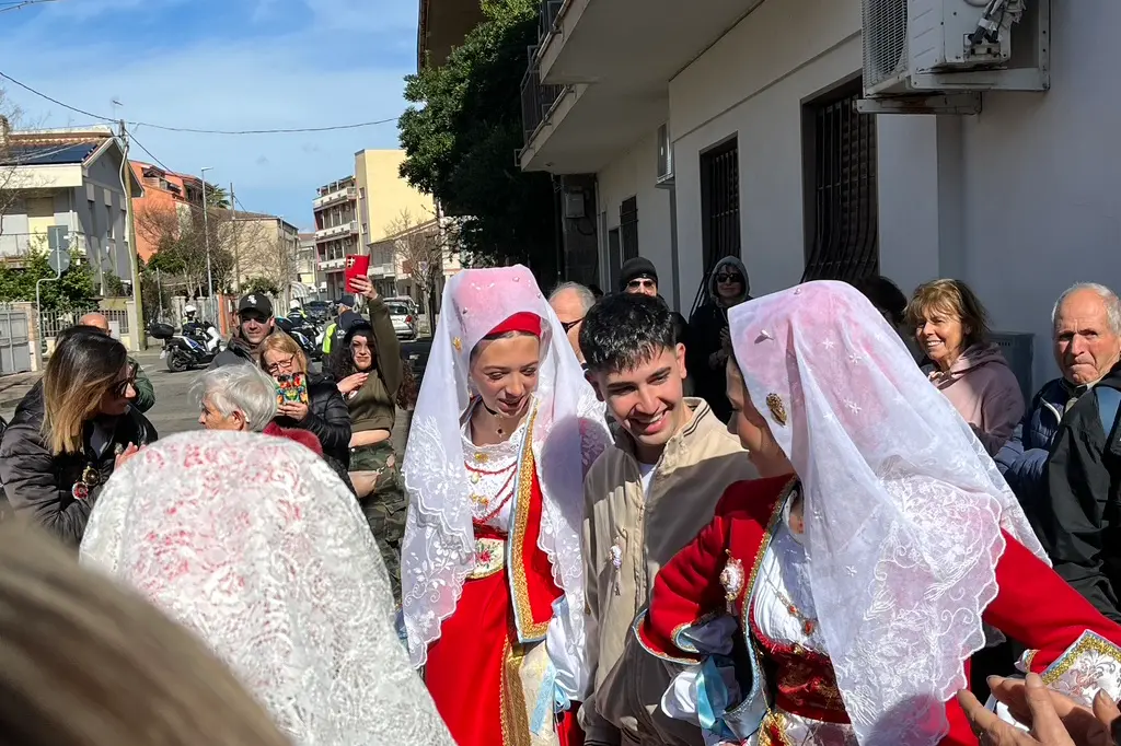 Gabriele Piras quando esce dalla sua abitazione (Foto Sara Pinna)