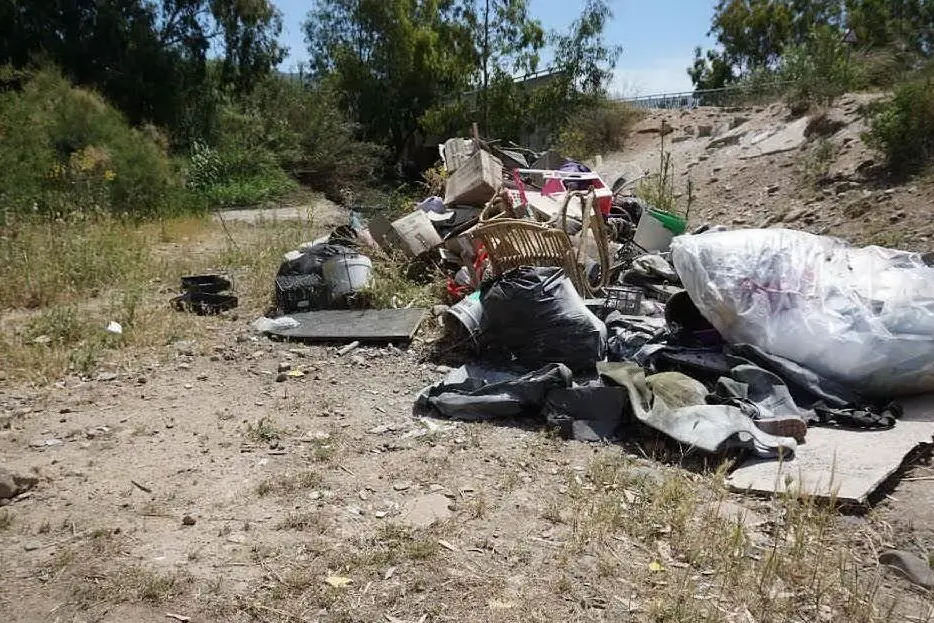 Alcuni rifiuti abbandonati