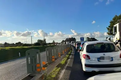 Lunghe code sulla circonvallazione, spettacolo giornaliero