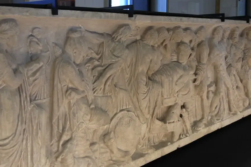 Da un sarcofago a Giotto e Picasso: storia di un gesto nell'arte