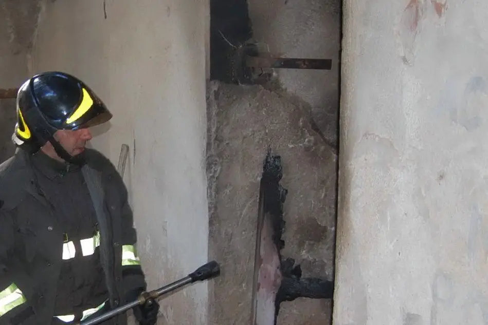 Vigili del fuoco al lavoro