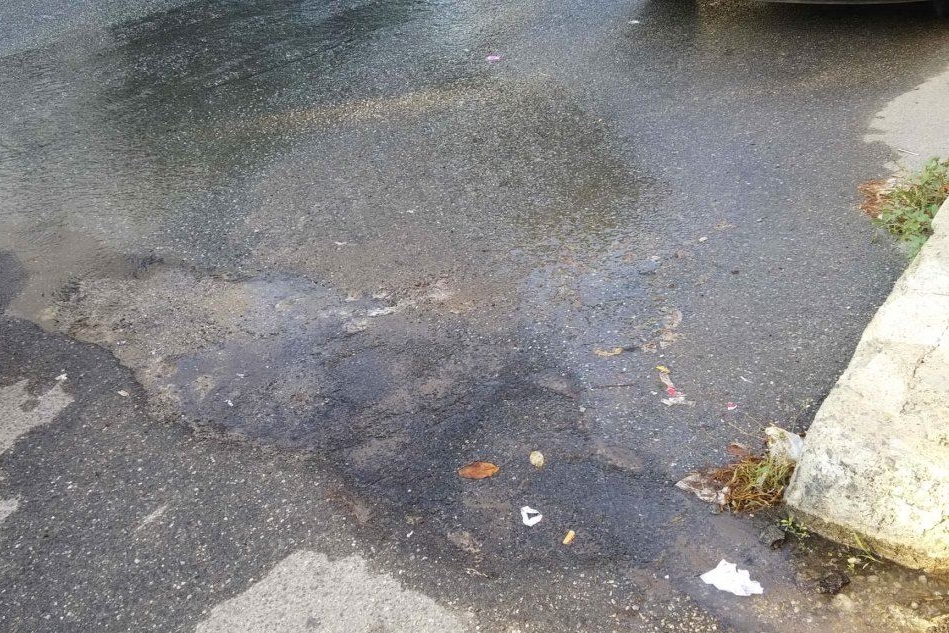 Cagliari, perdita idrica causa lo sprofondamento dell'asfalto