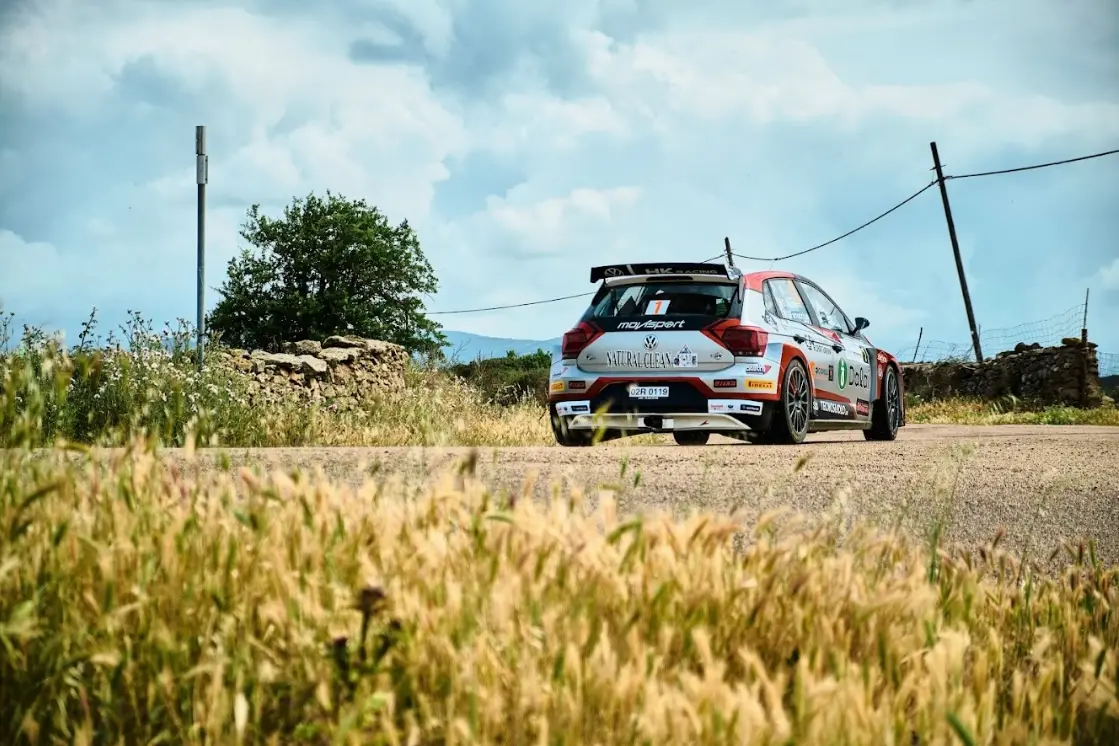La Volkswagen Polo R5 di Scattolon-Farnocchia, vincitori dell'edizione 2023 (foto Ac Sassari)