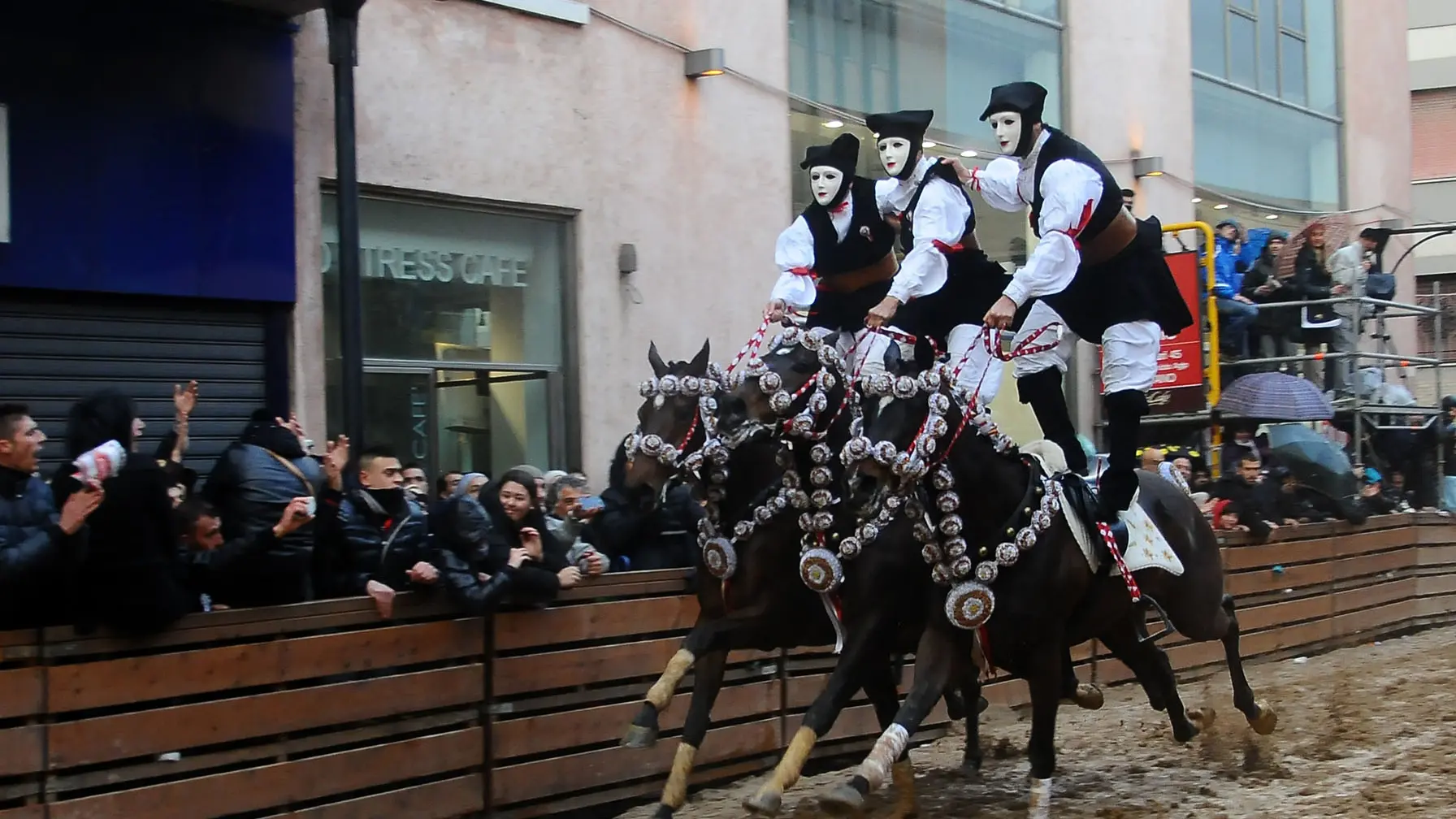 Sartiglia, da martedì la vendita dei biglietti per assistere alla Corsa ...