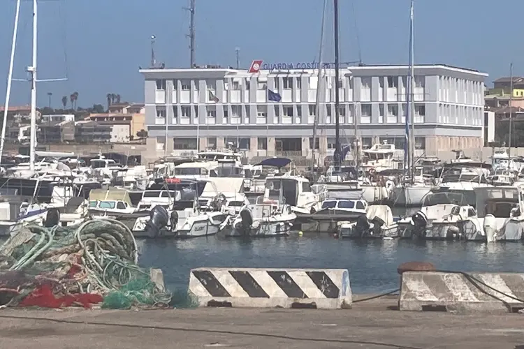 La banchina pescherecci a Porto Torres (foto Pala)