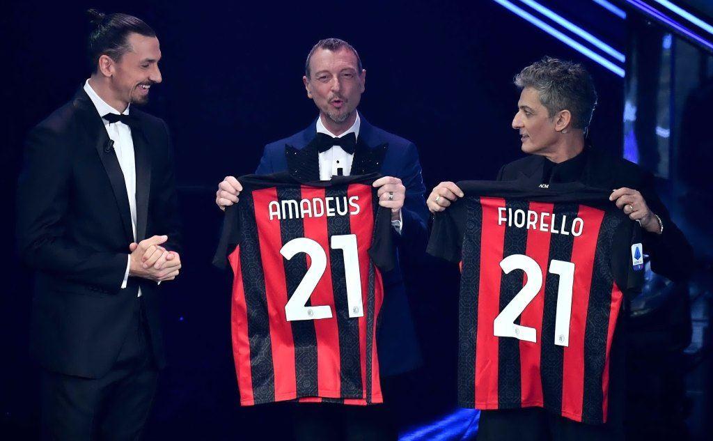 Ibrahimovic regala le maglie del Milan ai due conduttori tifosi dell'Inter