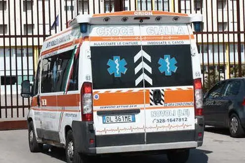 Un'ambulanza davanti al carcere