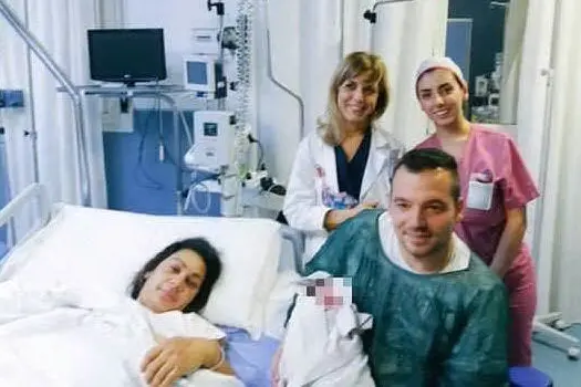 Martina tra i genitori e le ostetriche