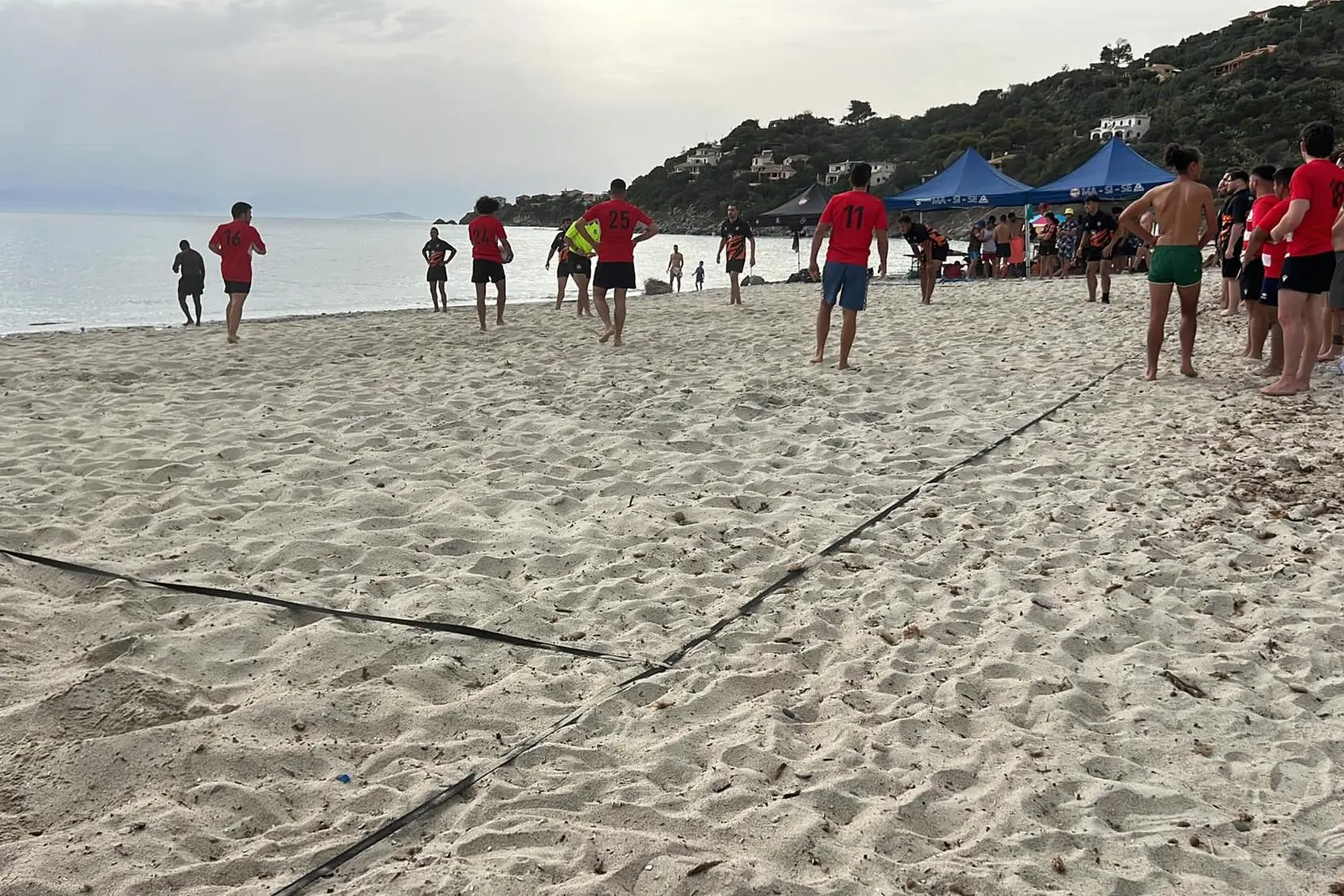 Rugby in spiaggia a Torre delle Stelle
