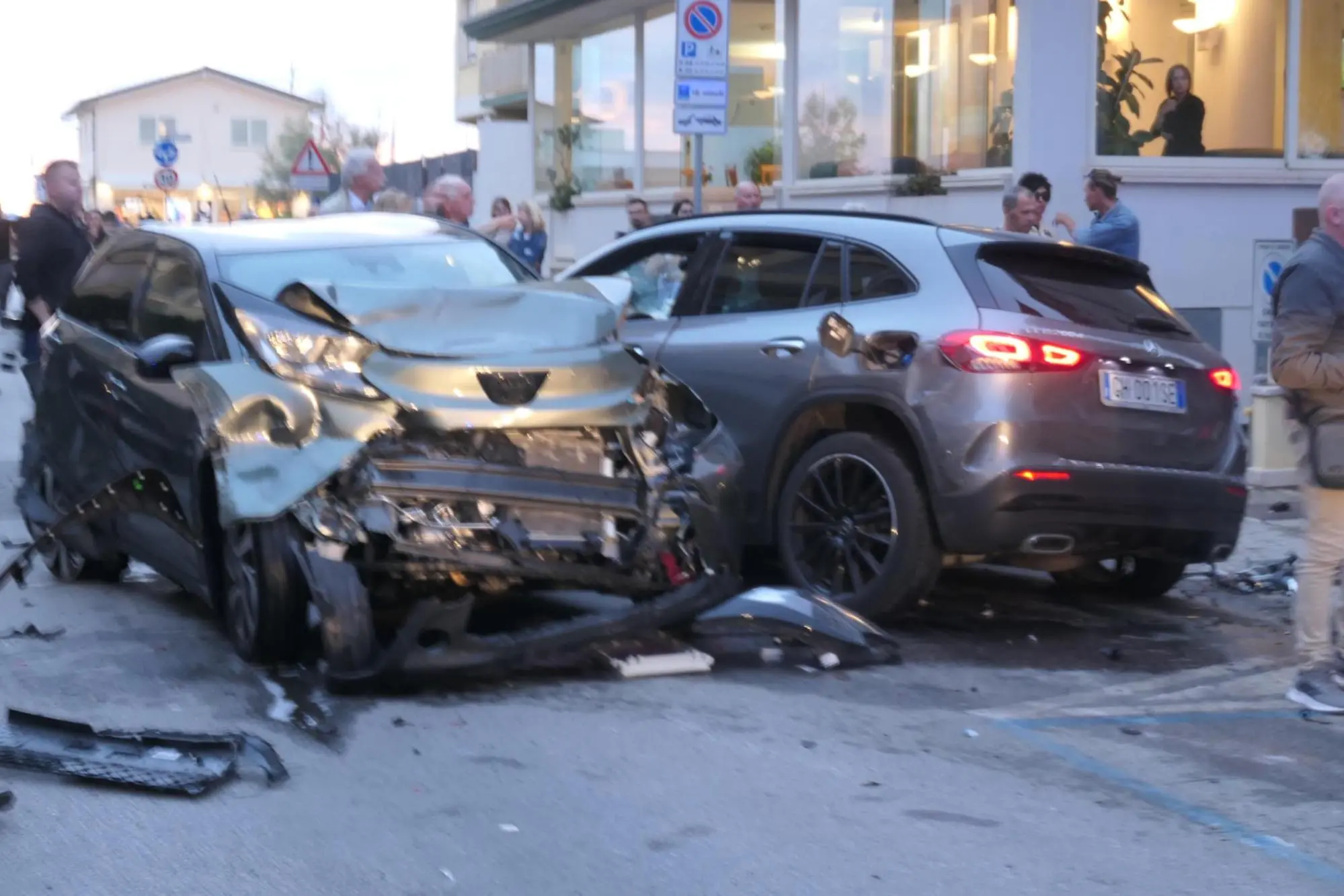 L'incidente in via Italica a Lido di Camaiore (LU) che ha causato la morte di due persone con altri sei feriti, 18 settembre 2024 ANSA/RICCARDO DALLE LUCHE