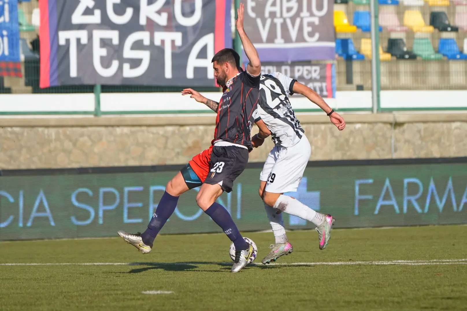 Buona prova di Antonelli in difesa e anche quando si è sganciato in area per i corner (foto ufficio stampa Pianese)