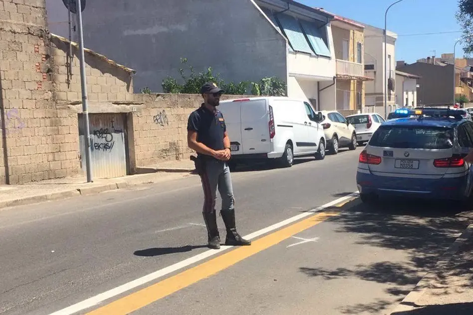 La polizia stradale sul luogo dell'investimento (foto L'Unione Sarda - Pani)