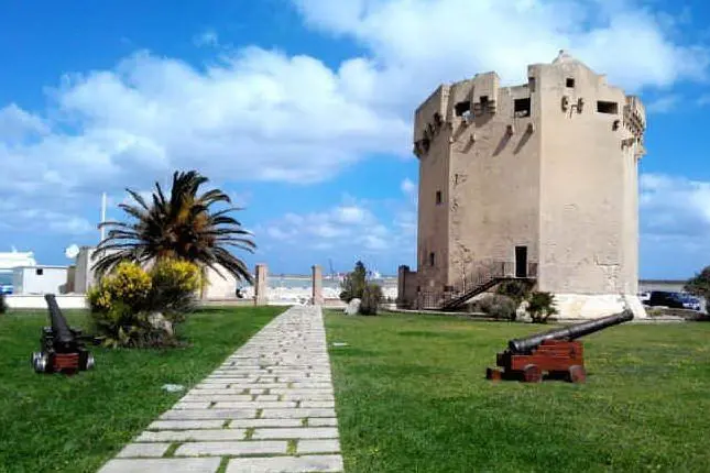 Area verde della Torre Aragonese (foto Pala)