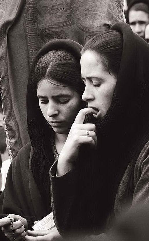 Giovani donne a Oliena il giorno\r di Pasqua, 1965\r © Alois Ottiger