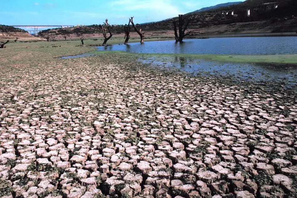 L'invaso del lago Omodeo durante un periodo di siccità in una foto d'archivio