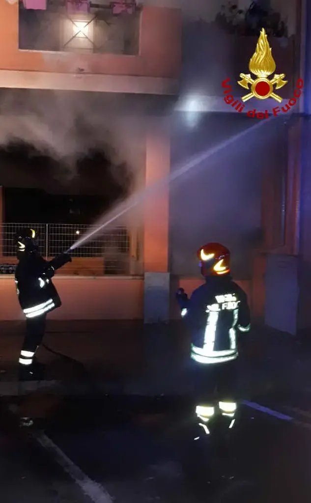 L'intervento dei vigili del fuoco (foto pompieri)