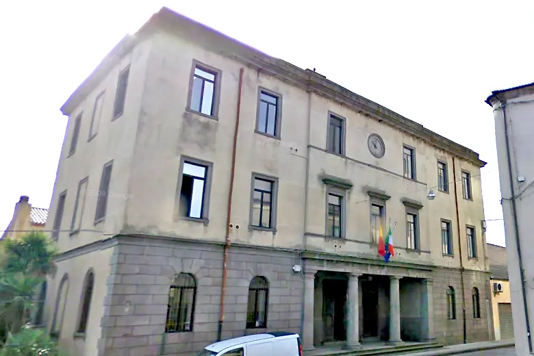 Il Municipio di Macomer (Archivio)