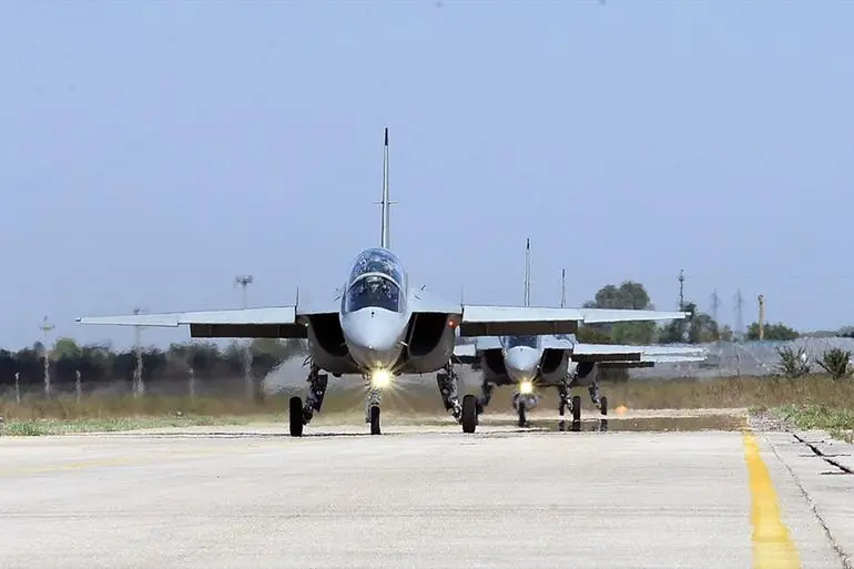 Gli aerei T-346 pronti al decollo (Foto Aeronautica militare)