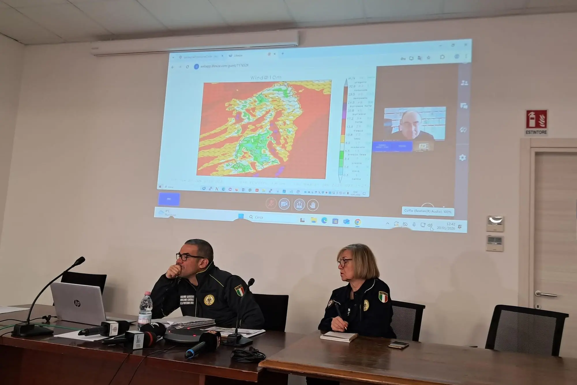 Nella Sala stampa della Protezione civile il dg Mauro Merella e l'assessora all'Ambiente, Rosanna Laconi