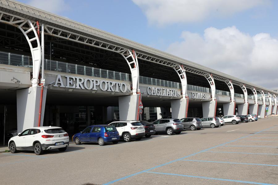 L'aeroporto di Elmas (foto Ansa)