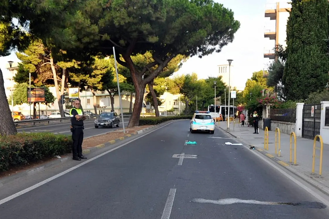 Il drammatico incidente è avvenuto in viale Diaz a Cagliari (L'Unione Sarda)