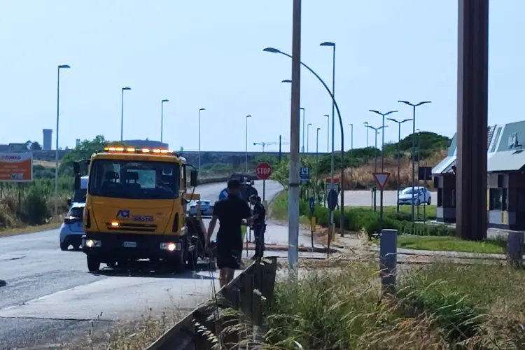 L'incidente in via dell'Industria a Porto Torres (foto Pala)