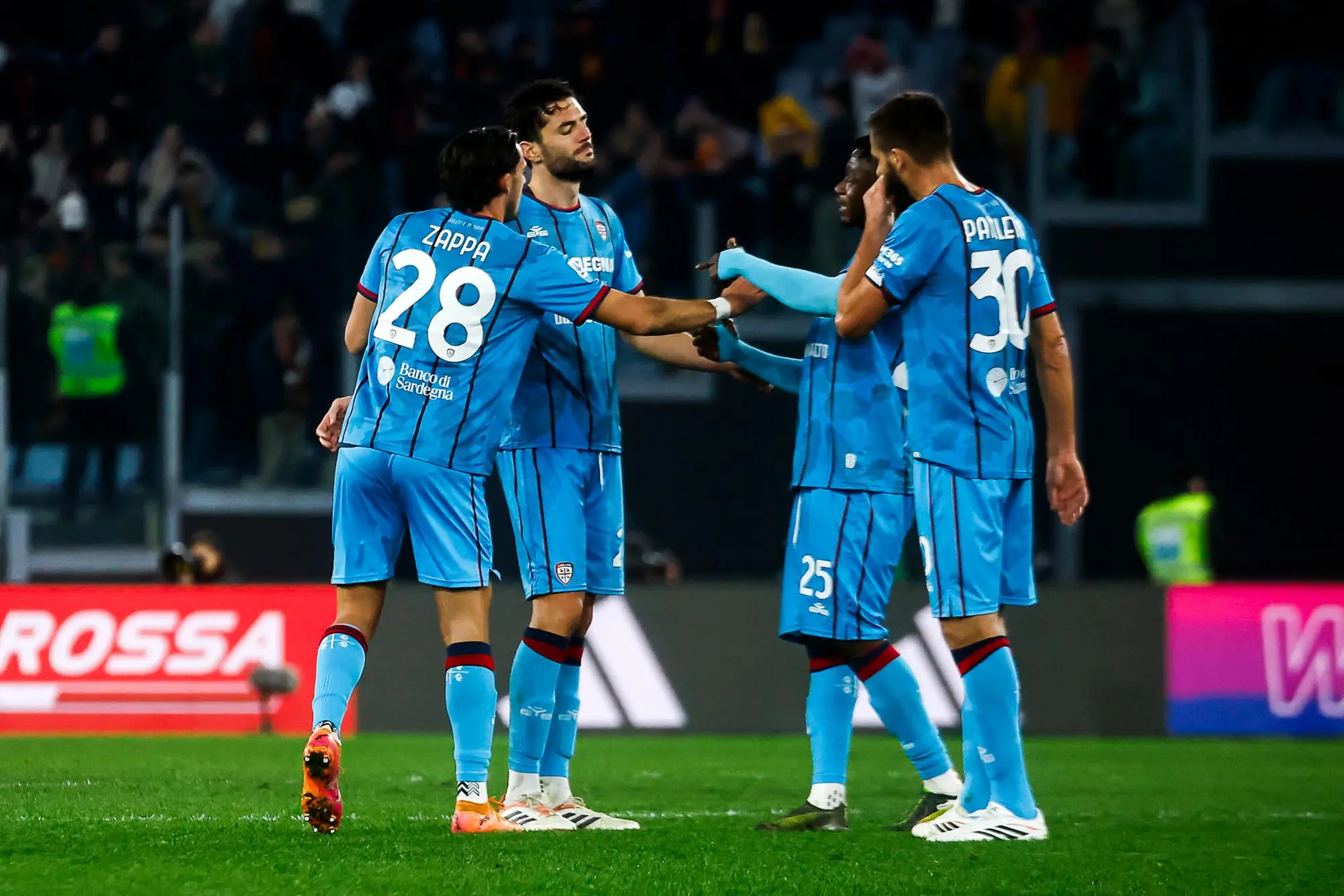 Alberto Dossena, Gabriele Zappa, Ibrahim Sulemana e Leonardo Pavoletti al termine di Roma-Cagliari (foto Ansa)