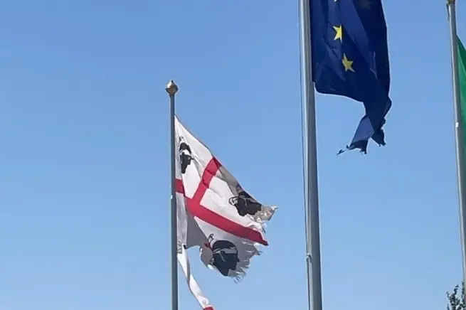 Le bandiere (foto Zizi)