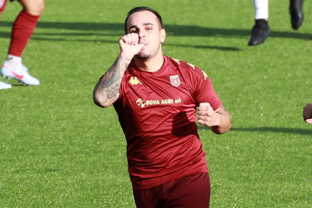 L'attaccante dell'Oschirese Lorenzo Vargiu (foto G. Pischedda)