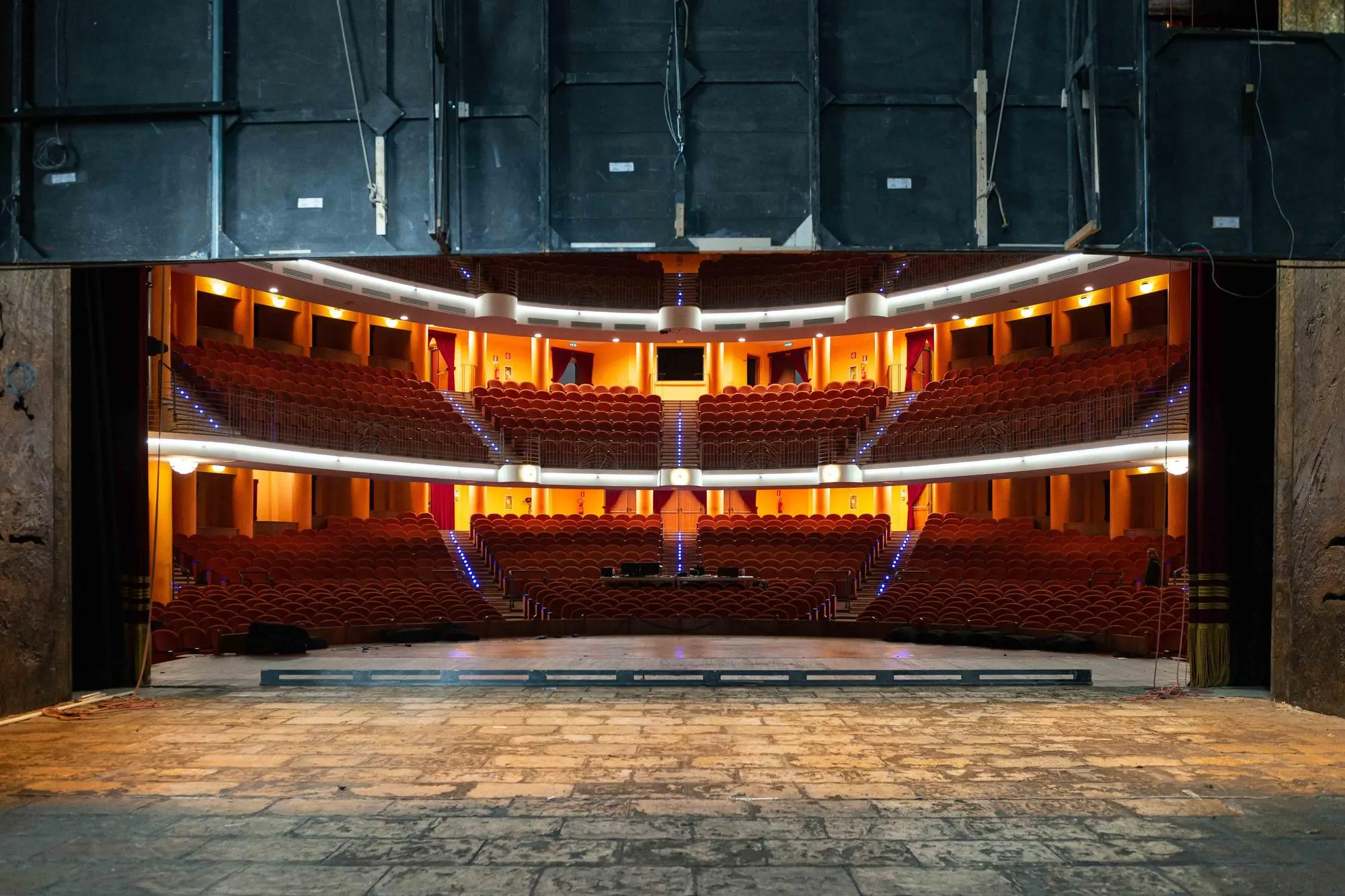Platea e galleria visti dal palco (foto di Elisa Casula)